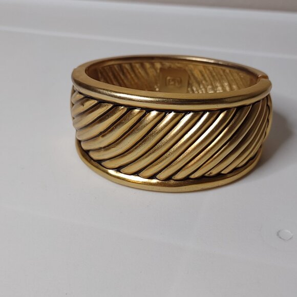 6.75 Inch Heavy Gold Tone Hinged Bracelet - Picture 7 of 12